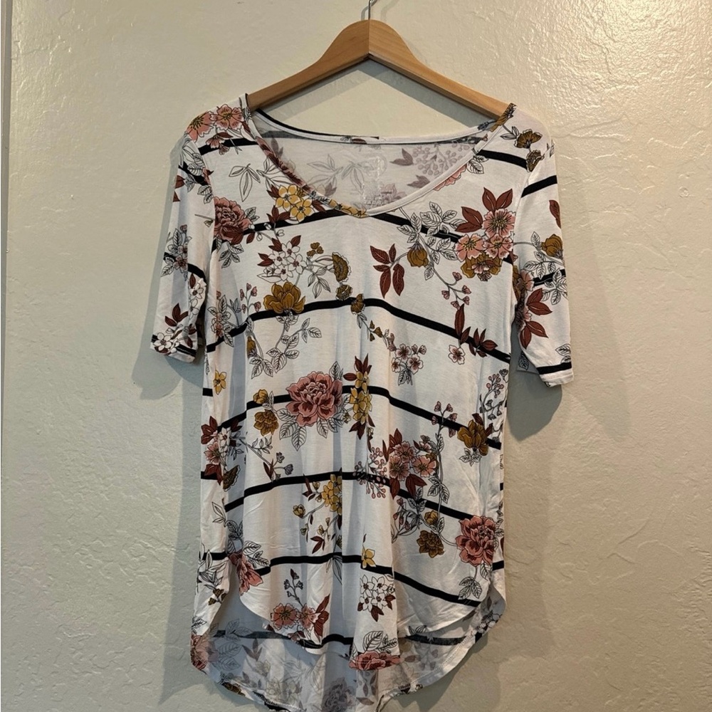 Maurice’s flora blouse Size M